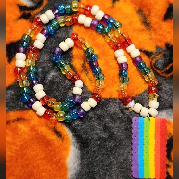 Rainbow pride necklace ✨️🌈🏳️‍🌈🌈✨️ - Picture 3 of 4